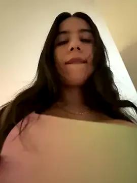 Discover our girls online shows and discover the company of countless livestreamers, with stunning shapes, sex toys and more.