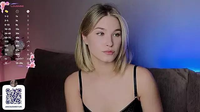 Discover our girls online shows and discover the company of countless livestreamers, with stunning shapes, sex toys and more.