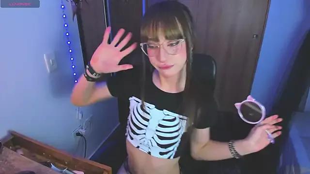 Discover our girls online shows and discover the company of countless livestreamers, with stunning shapes, sex toys and more.