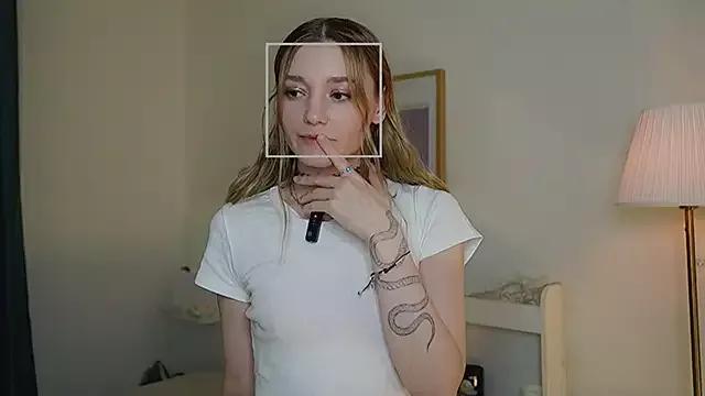 Discover our girls online shows and discover the company of countless livestreamers, with stunning shapes, sex toys and more.