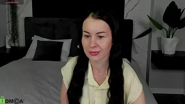 Discover our girls online shows and discover the company of countless livestreamers, with stunning shapes, sex toys and more.
