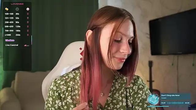 Discover our girls online shows and discover the company of countless livestreamers, with stunning shapes, sex toys and more.