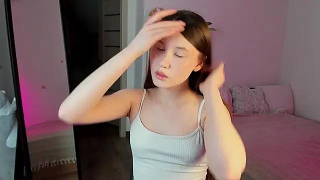 Discover our girls online shows and discover the company of countless livestreamers, with stunning shapes, sex toys and more.
