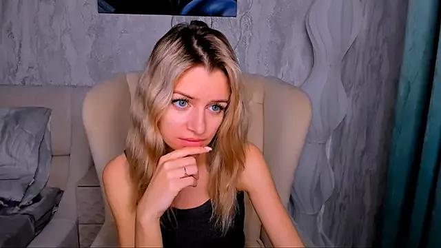 Discover our girls online shows and discover the company of countless livestreamers, with stunning shapes, sex toys and more.