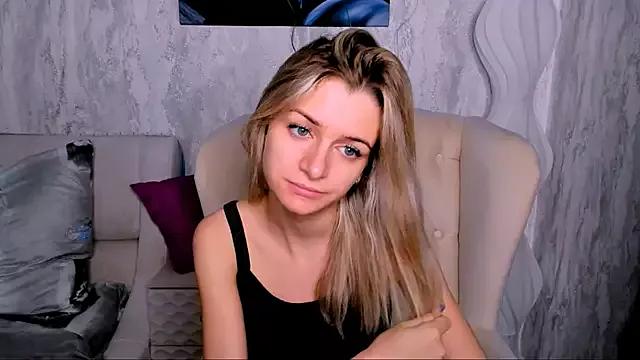 Discover our girls online shows and discover the company of countless livestreamers, with stunning shapes, sex toys and more.