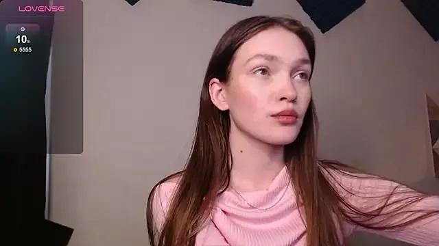 Discover our girls online shows and discover the company of countless livestreamers, with stunning shapes, sex toys and more.