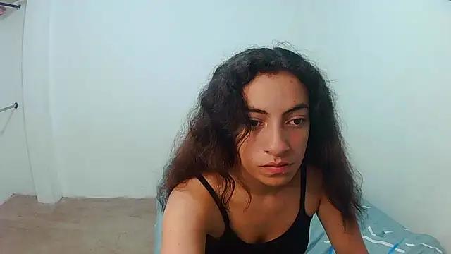 Discover our girls online shows and discover the company of countless livestreamers, with stunning shapes, sex toys and more.