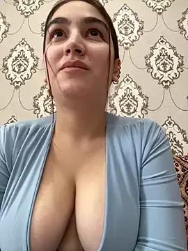 Discover our girls online shows and discover the company of countless livestreamers, with stunning shapes, sex toys and more.