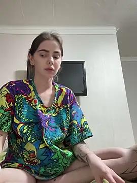 Discover our girls online shows and discover the company of countless livestreamers, with stunning shapes, sex toys and more.