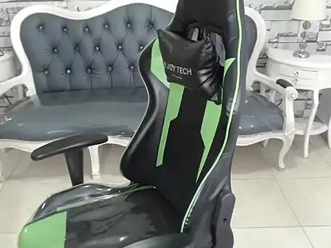 Discover our girls online shows and discover the company of countless livestreamers, with stunning shapes, sex toys and more.