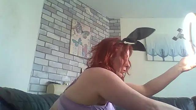 Discover our girls online shows and discover the company of countless livestreamers, with stunning shapes, sex toys and more.