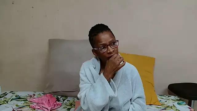 SugarPoppy24xxx from StripChat is Freechat