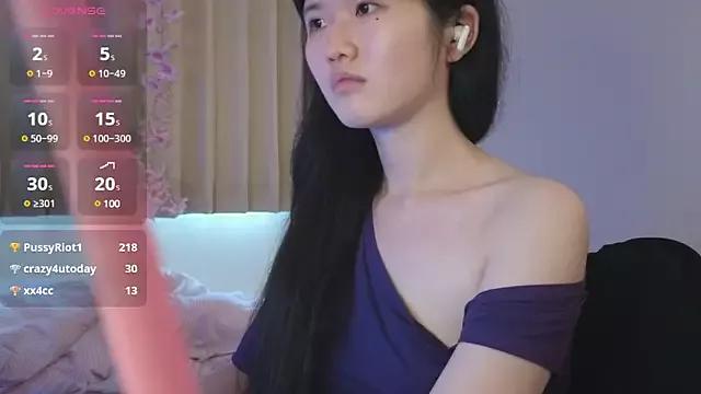 sugaviolet from StripChat is Freechat