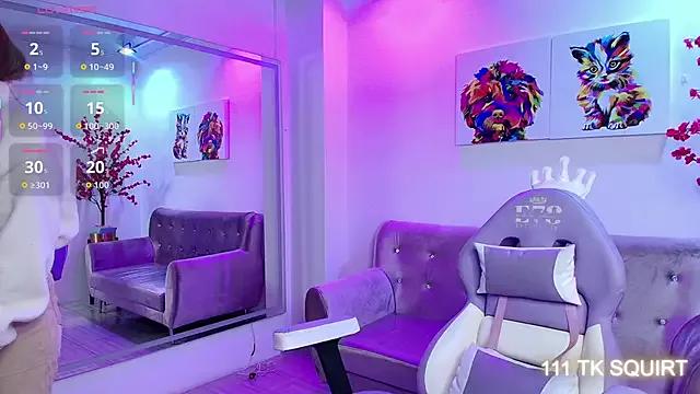 Discover our girls online shows and discover the company of countless livestreamers, with stunning shapes, sex toys and more.