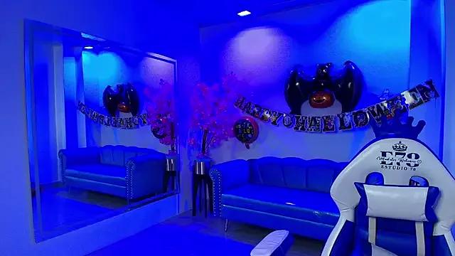 Discover our girls online shows and discover the company of countless livestreamers, with stunning shapes, sex toys and more.