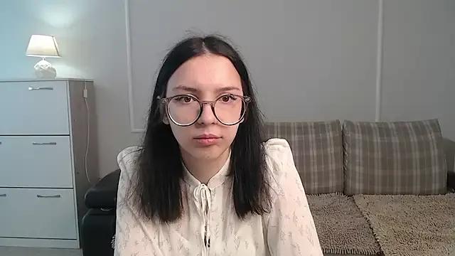 Discover our girls online shows and discover the company of countless livestreamers, with stunning shapes, sex toys and more.