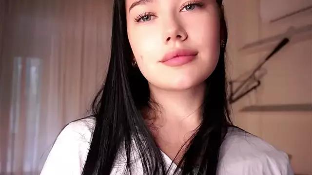 Discover our girls online shows and discover the company of countless livestreamers, with stunning shapes, sex toys and more.