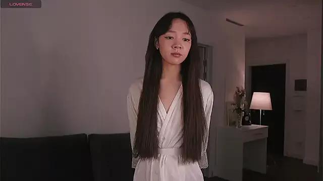 SunnivaDaffins from StripChat