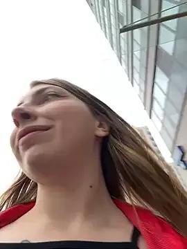 Discover our girls online shows and discover the company of countless livestreamers, with stunning shapes, sex toys and more.
