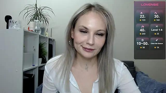 Discover our girls online shows and discover the company of countless livestreamers, with stunning shapes, sex toys and more.