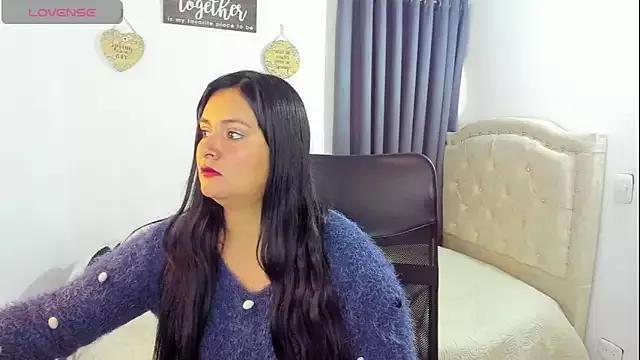 Sunnycurvymf from StripChat is Freechat