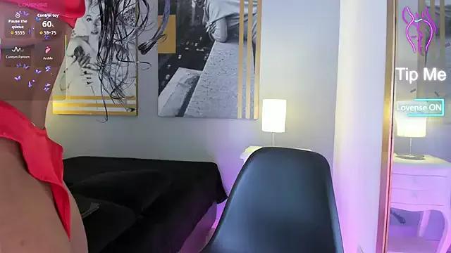 SunnyGilmoree from StripChat is Freechat