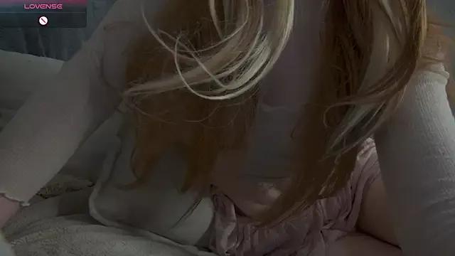 sunnypeachxx from StripChat