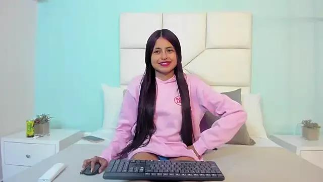 Discover our girls online shows and discover the company of countless livestreamers, with stunning shapes, sex toys and more.