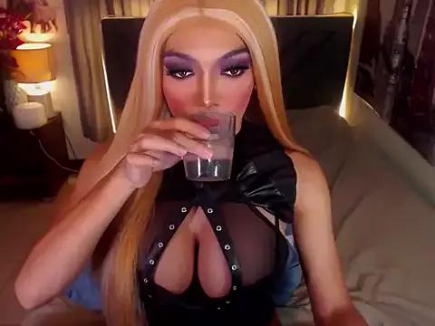 SuperHotBunnyy from StripChat is Freechat