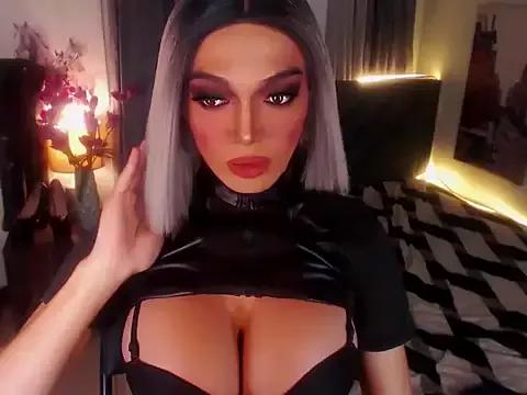 Discover our girls online shows and discover the company of countless livestreamers, with stunning shapes, sex toys and more.