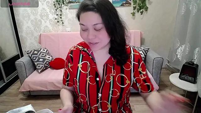 Discover our girls online shows and discover the company of countless livestreamers, with stunning shapes, sex toys and more.