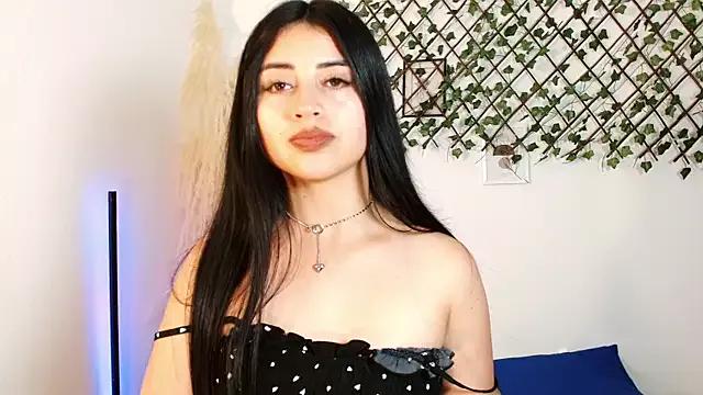 Discover our girls online shows and discover the company of countless livestreamers, with stunning shapes, sex toys and more.