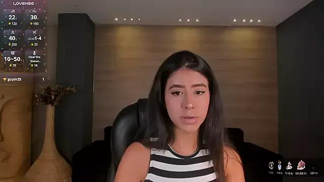 Discover our girls online shows and discover the company of countless livestreamers, with stunning shapes, sex toys and more.