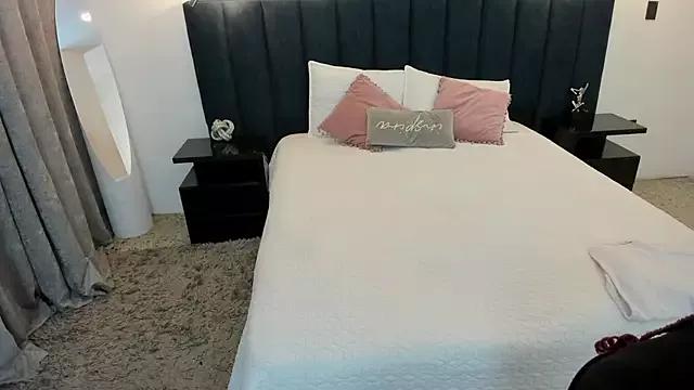 susyy7 from StripChat is Freechat