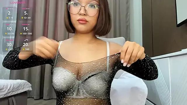 suzune_aya from StripChat