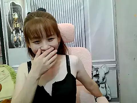 Discover our girls online shows and discover the company of countless livestreamers, with stunning shapes, sex toys and more.