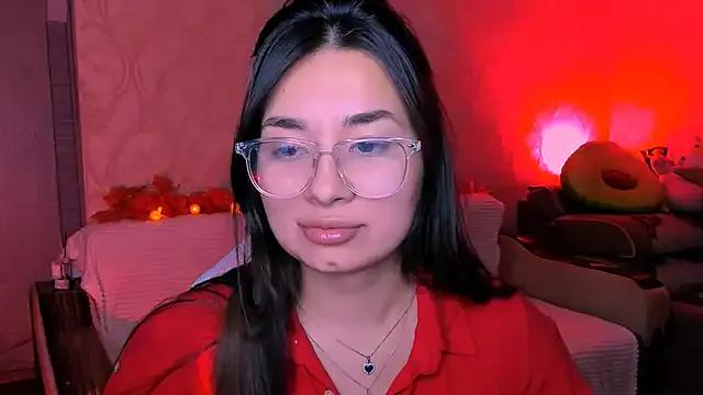 Discover our girls online shows and discover the company of countless livestreamers, with stunning shapes, sex toys and more.