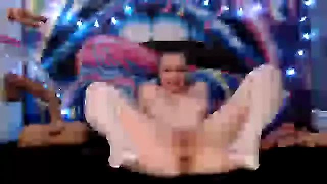 Sweeeets85 from StripChat