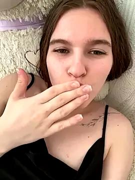 sweeet_julyy from StripChat