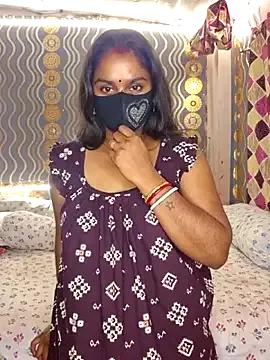 Sweet-Maddlina from StripChat is Freechat