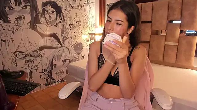 Discover our girls online shows and discover the company of countless livestreamers, with stunning shapes, sex toys and more.