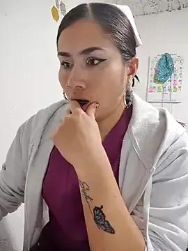 Discover our girls online shows and discover the company of countless livestreamers, with stunning shapes, sex toys and more.