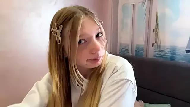 Discover our girls online shows and discover the company of countless livestreamers, with stunning shapes, sex toys and more.