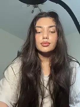 Discover our girls online shows and discover the company of countless livestreamers, with stunning shapes, sex toys and more.