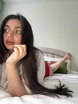 Discover our girls online shows and discover the company of countless livestreamers, with stunning shapes, sex toys and more.