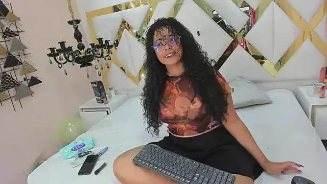 Sweet_Lucyy from StripChat is Freechat