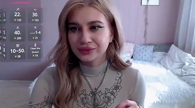 Discover our girls online shows and discover the company of countless livestreamers, with stunning shapes, sex toys and more.