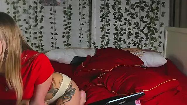 Discover our girls online shows and discover the company of countless livestreamers, with stunning shapes, sex toys and more.