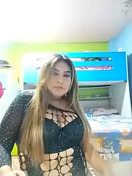 Discover our girls online shows and discover the company of countless livestreamers, with stunning shapes, sex toys and more.