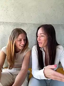 Discover our girls online shows and discover the company of countless livestreamers, with stunning shapes, sex toys and more.